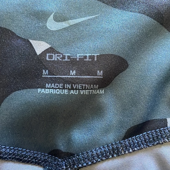 Nike Dri Fit Women's Camo Leggings, Midrise, Full Length, Size M, NWT! - Picture 6 of 9